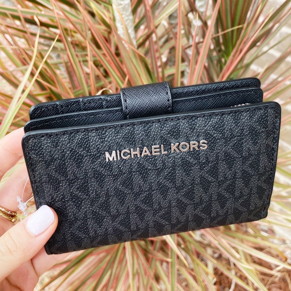 SALE‼️‼️ 👜👛-NWT Michael Kors Bifold Wallet - Picture 2 of 8
